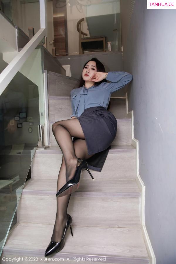   [XiuRen]高清写真图 2023.08.03 No.7179 严利娅Yuliya 黑丝短裙第42张图片